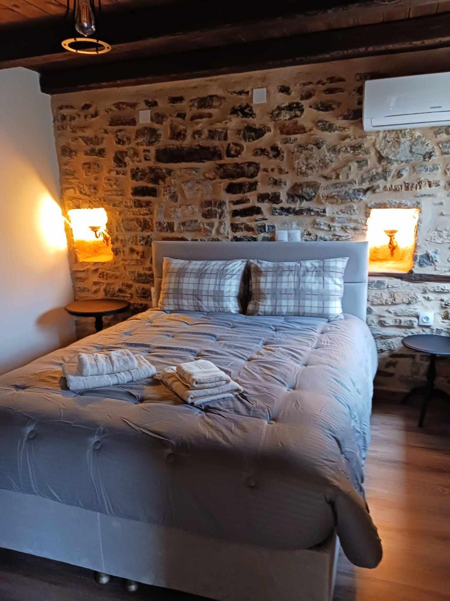 Guesthouse Amalia Kalesmenon ภายนอก รูปภาพ
