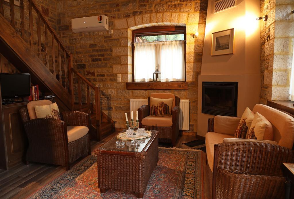 Guesthouse Amalia Kalesmenon ภายนอก รูปภาพ
