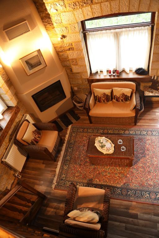 Guesthouse Amalia Kalesmenon ภายนอก รูปภาพ