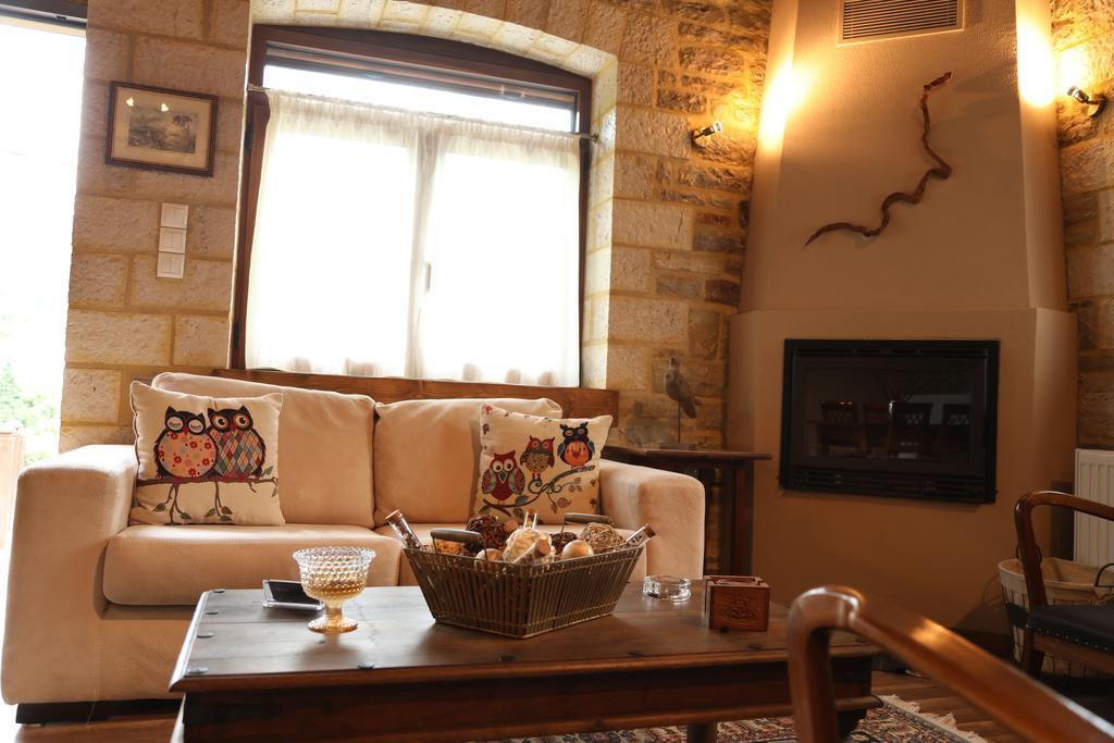 Guesthouse Amalia Kalesmenon ภายนอก รูปภาพ