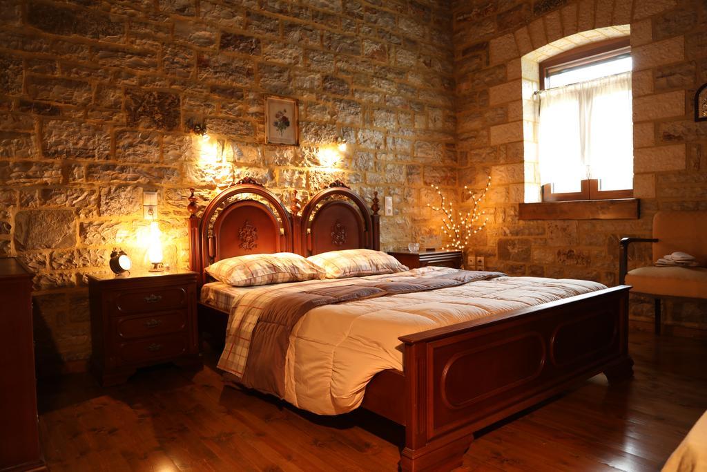 Guesthouse Amalia Kalesmenon ภายนอก รูปภาพ