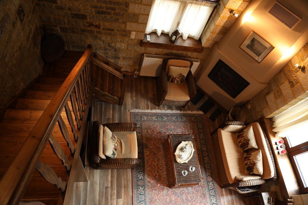 Guesthouse Amalia Kalesmenon ภายนอก รูปภาพ