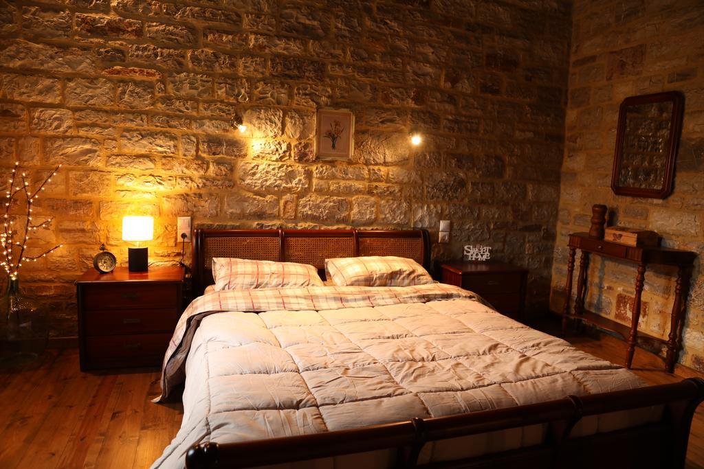 Guesthouse Amalia Kalesmenon ภายนอก รูปภาพ